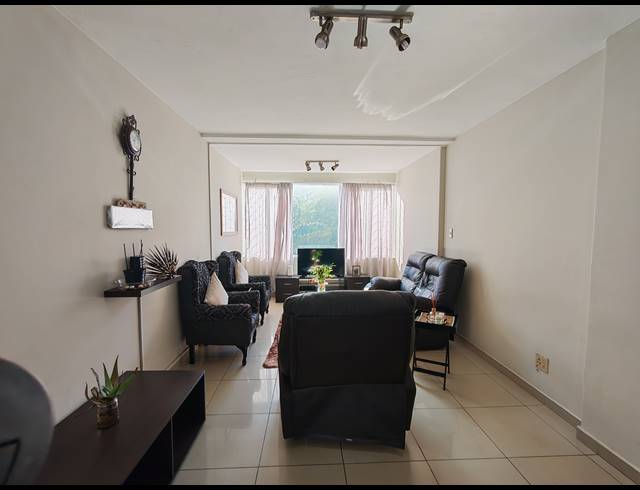 2 BEDROOM APARTMENT FOR SALE IN ESSENWOOD